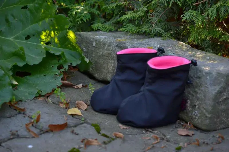Softshellové capáčky Shara - černá/růžová