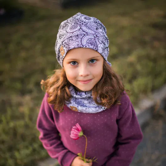 Čepice s lemem - bílý ornament