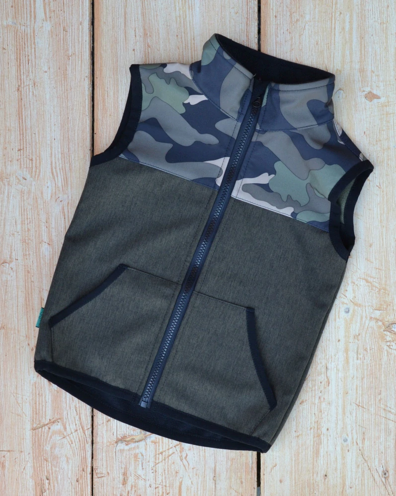 Softshellová vesta se stojáčkem - khaki žíhaná / zelený maskáč SKLADEM vel. 98