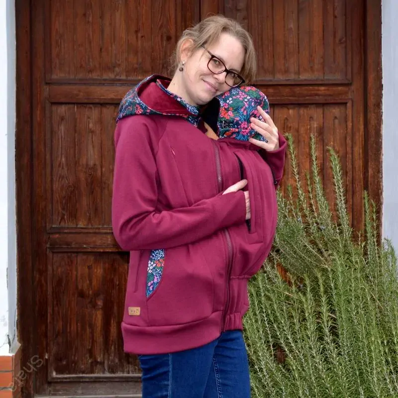 Nosící dlouhá teplá mikina s odepínací obě kapuce, zipy na kojení, hladící kapsy, díra na palec, zipová kapsa - vínová/bobule/vínový zip