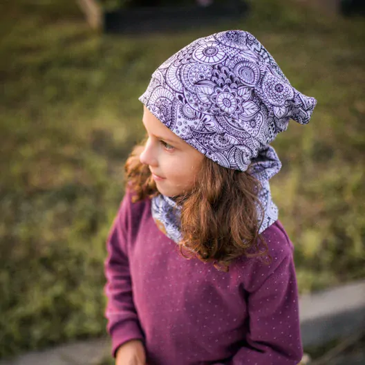 Čepice s lemem - bílý ornament