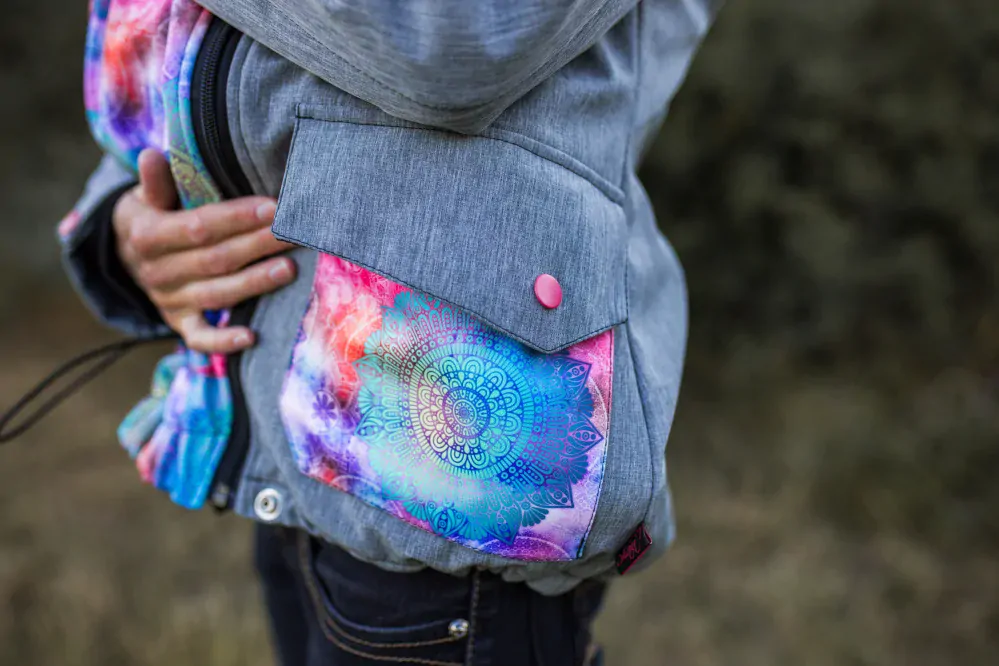 Softshellová bunda pro přední nošení - šedá žíhaná/duhové mandaly