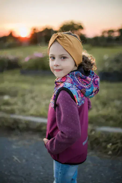 Softshellová vesta Shara - fuchsie/ornamenty