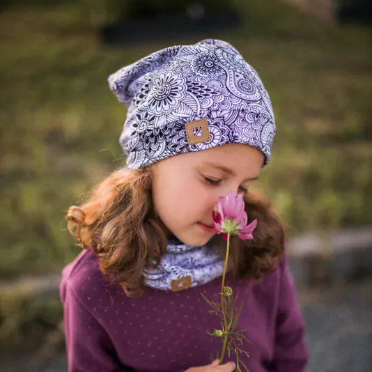 Čepice s lemem - bílý ornament