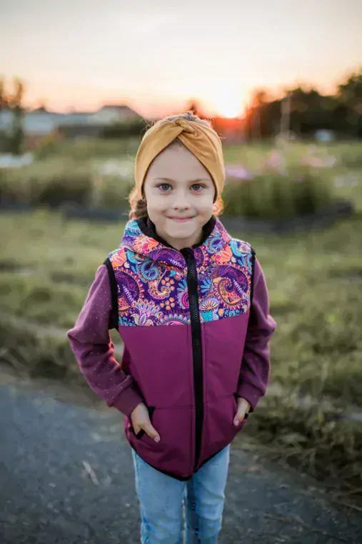 Softshellová vesta Shara - fuchsie/ornamenty