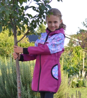 Softshellový kabátek v pase gumička- fuchsie/šupinky
