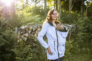 Nosící softshellová parka s krytím krku, přední nošení platina-SKLADEM vel.S